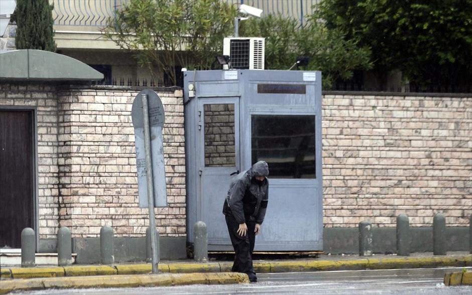 Επίθεση με καλάσνικοφ στην πρεσβεία του Ισραήλ. 