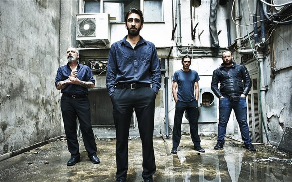 Οι ταινίες της εβδομάδας - «Οι αισθηματίες». «Οι αισθηματίες»:&nbsp;Οι «αισθηματίες» είναι πλάσματα του προηγούμενου αιώνα, τα οποία προσπαθούν μάταια να επιβιώσουν στον σύγχρονο καιρό μας» εξηγεί ο Νίκος Τριανταφυλλίδης για την αστυνομική του ταινία, η οποία απέσπασε το βραβείο καλύτερης μουσικής από την Ελληνική Ακαδημία Κινηματογράφου.&nbsp;