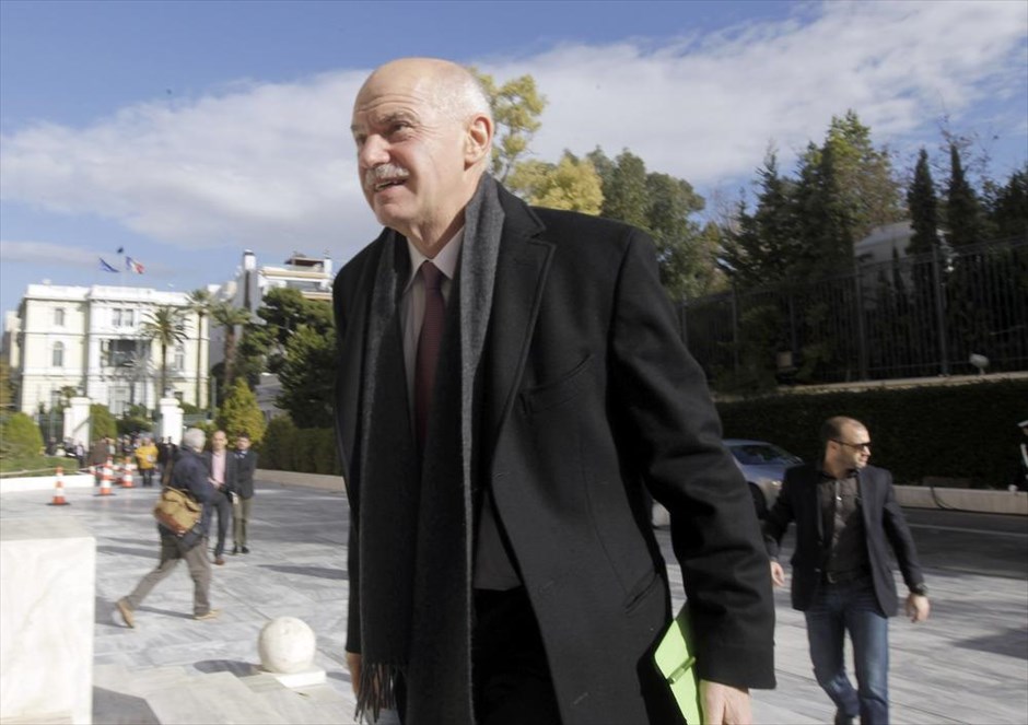 Βουλή - Εκλογή προέδρου. Ο πρώην πρωθυπουργός Γιώργος Παπανδρέου φτάνει στη Βουλή.