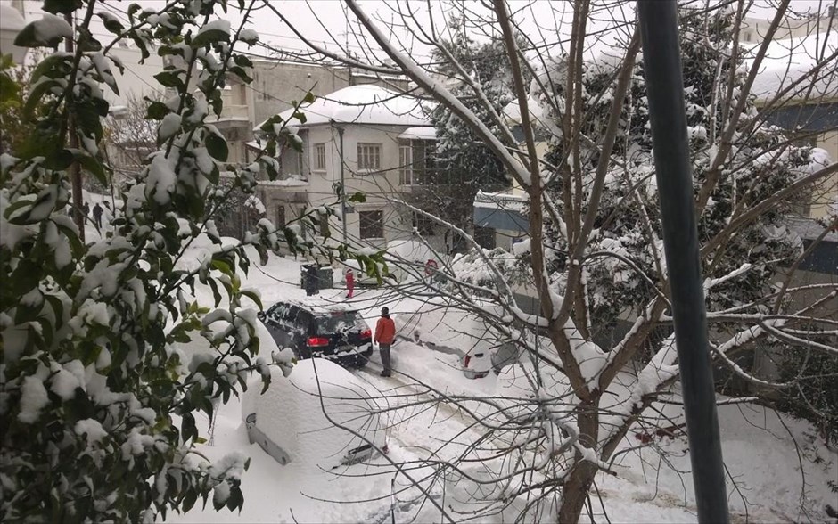 Στιγμιότυπο από τον χιονισμένο Βόλο. Φωτογραφία που μας έστειλε από τον χιονισμένο Βόλο αναγνώστης του naftemporiki.gr.