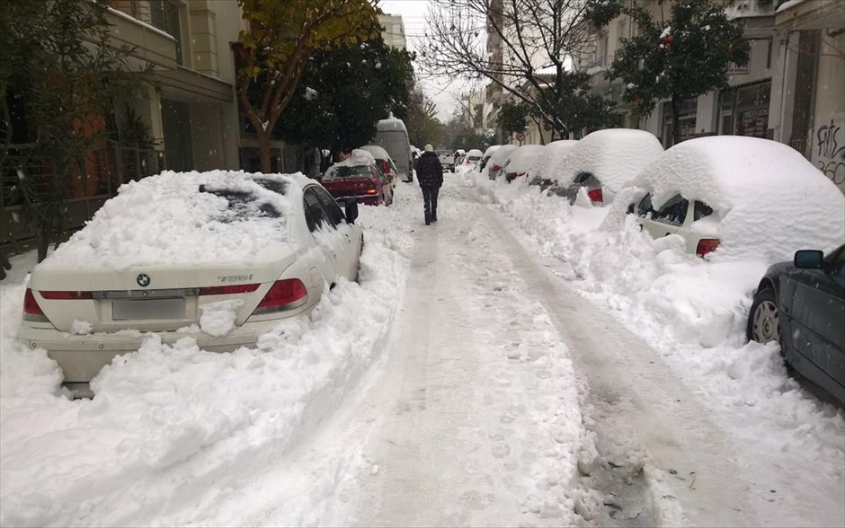 Στα λευκά ο Βόλος. Φωτογραφία που μας έστειλε από τον χιονισμένο Βόλο αναγνώστης του naftemporiki.gr.