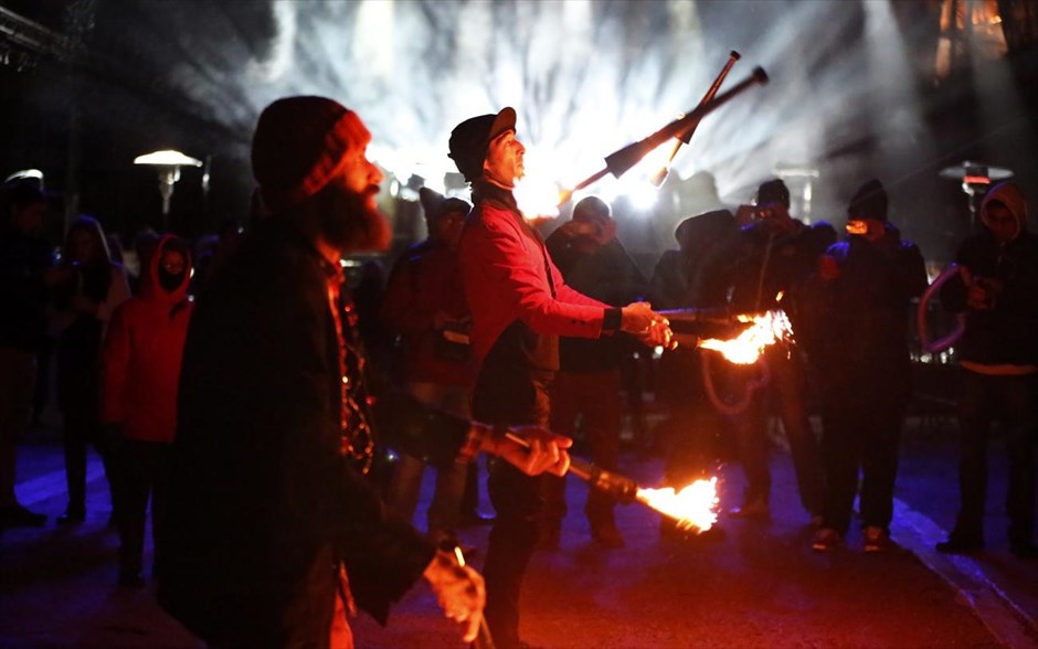 Υποδοχή του 2015 στις χώρες του κόσμου . Στιγμιότυπο από την εκδήλωση για την υποδοχή του νέου έτους στο Θησείο.&nbsp;