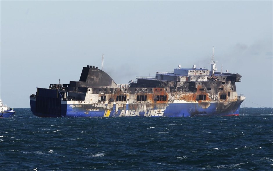 Στο Μπρίντιζι φτάνει το Norman Atlantic. 