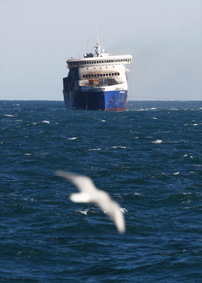Στο Μπρίντιζι φτάνει το Norman Atlantic. 