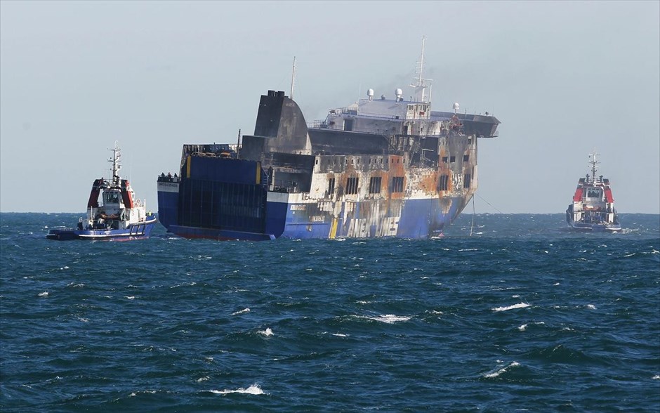 Στο Μπρίντιζι φτάνει το Norman Atlantic. 