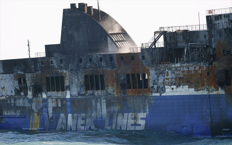 Στο Μπρίντιζι φτάνει το Norman Atlantic. 
