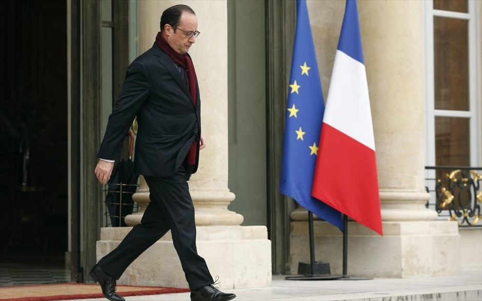 Ολάντ - Charlie Hebdo. Ο Γάλλος πρόεδρος Φρανσουά Ολάντ αναχωρεί από το Μέγαρο των Ηλυσίων προκειμένου να μεταβεί στα&nbsp; γραφεία της σατιρικής Charlie Hebdo.