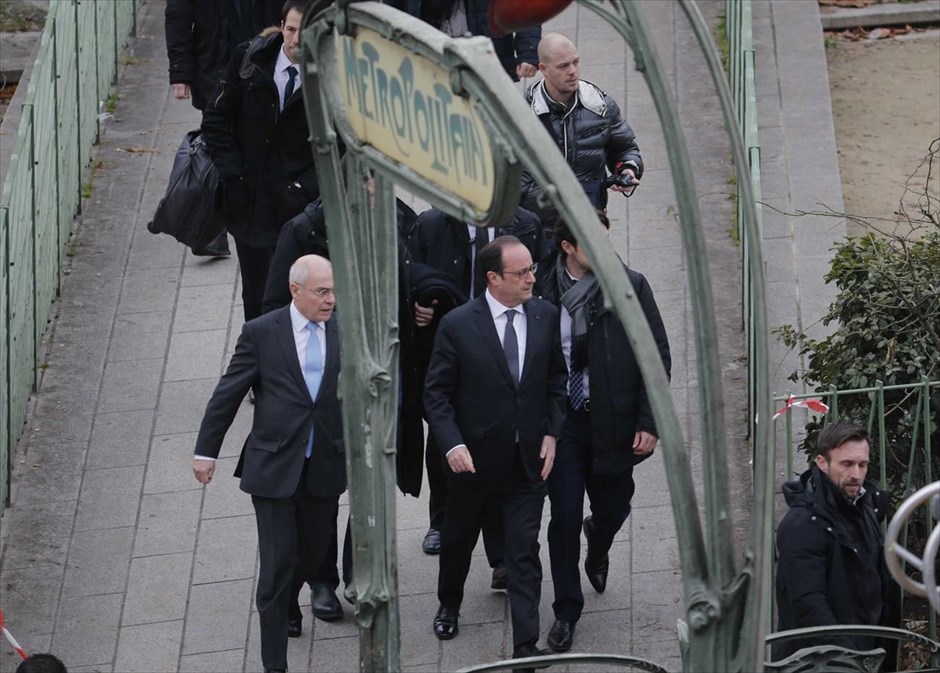 Ολάντ - Charlie Hebdo. Ο Γάλλος πρόεδρος Φρανσουά Ολάντ φτάνει στα γραφεία της εφημερίδας.&nbsp;