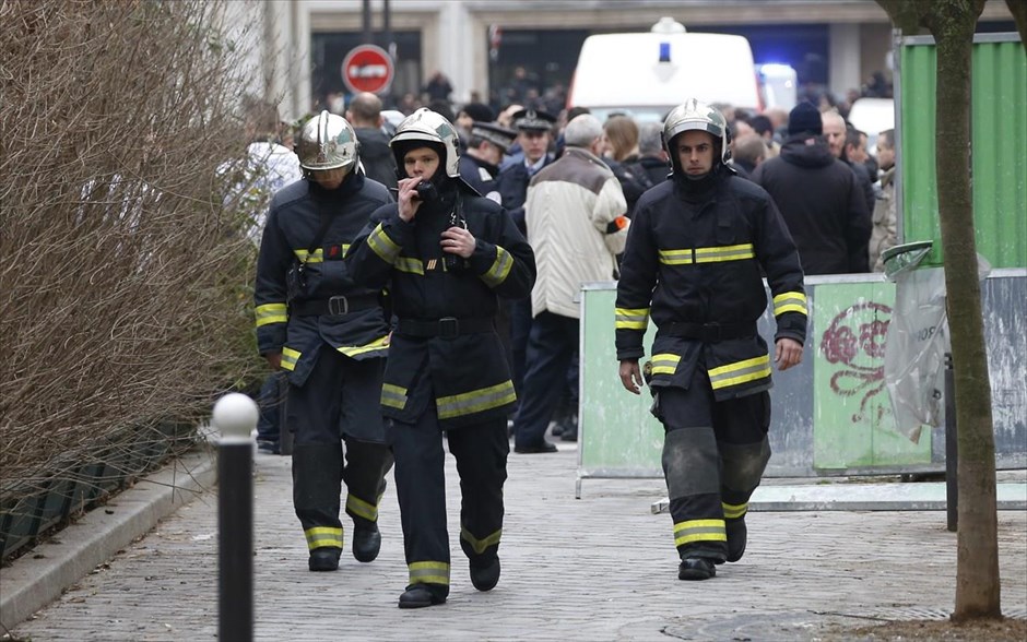 Αιματηρή επίθεση στα γραφεία της Charlie Hebdo. 