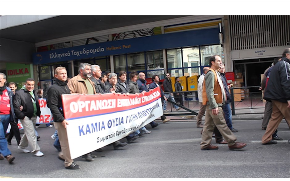 «Non omnis moriar». Το ντοκιμαντέρ της Θεοδοσίας Γραμματικού καταγράφει το χρονικό της εννεάμηνης απεργίας στην Ελληνική Χαλυβουργία, φωτίζοντας τις πτυχές, που έκαναν αυτόν τον αγώνα τόσο ξεχωριστό. Ο τίτλος «Non omnis moriar» είναι λατινική έκφραση, που σημαίνει «δεν θα πεθάνω ολόκληρος (κάτι θα μείνει από εμένα)».