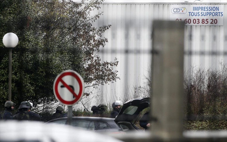 Καταδίωξη-θρίλερ και ομηρία βορειοανατολικά του Παρισιού. 