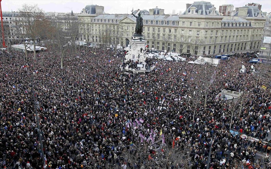 Γαλλία - Παρίσι - Πορεία Ενότητας - Charlie Hebdo. Στιγμιότυπο από την Πλας ντε λα Ρεπουμπλίκ.