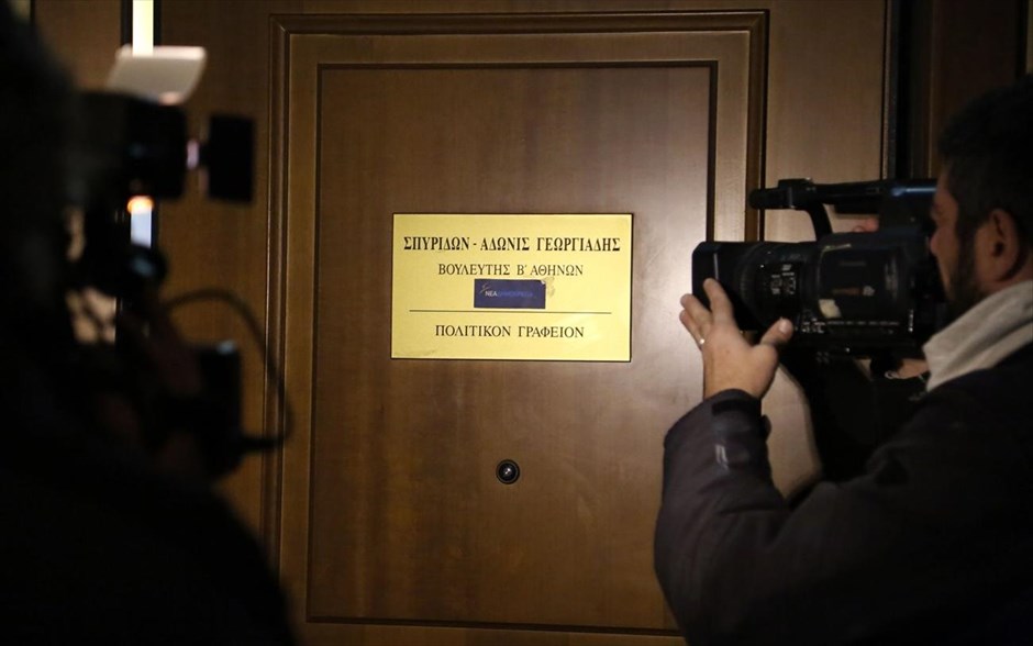 Επίθεση με γκαζάκια στο πολιτικό γραφείο του Αδ. Γεωργιάδη. Επίθεση με γκαζάκια πραγματοποίησαν άγνωστοι τα ξημερώματα της Πέμπτης στο γραφείο του Άδωνι Γεωργιάδη. Τα γκαζάκια είχαν τοποθετηθεί στην είσοδο του πολιτικού του γραφείου, επί της οδού Ακαδημίας 84 στον πέμπτο όροφο. Οι δράστες είχαν τοποθετήσει τρία γκαζάκια εκ των οποίων έσκασε το ένα. Από την επίθεση δεν προκλήθηκαν σοβαρές ζημιές.