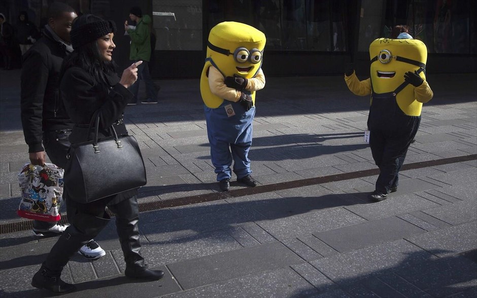 Βόλτα στην Times Square. Μασκαρεμένοι άνθρωποι στην Times Square της Νέας Υόρκης.
&nbsp;