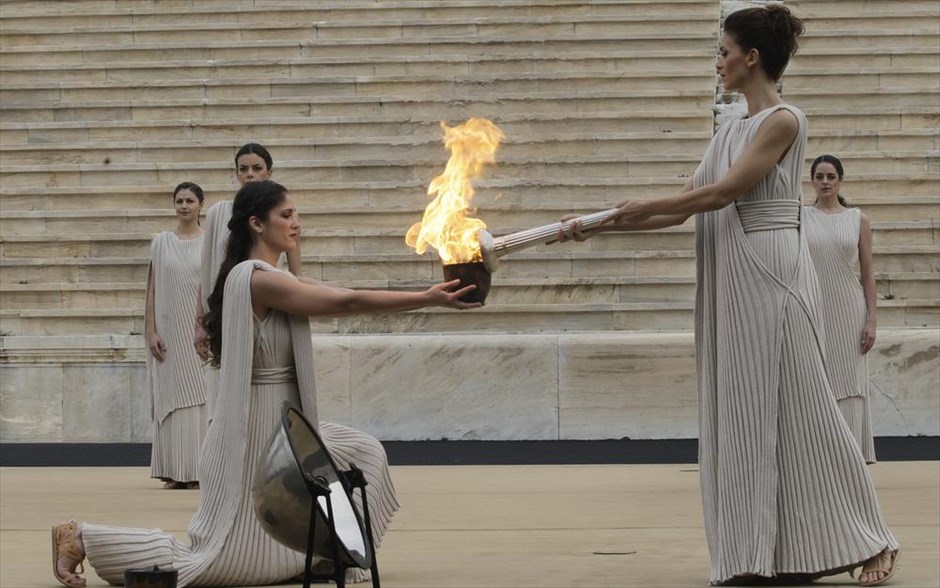 Η Αφή της Φλόγας για το Χειμερινό Ολυμπιακό Φεστιβάλ Νεότητας 2015. Με την Τελετή Αφής άναψε σήμερα στο Παναθηναϊκό Στάδιο η Φλόγα για το Χειμερινό Ολυμπιακό Φεστιβάλ Νεότητας 2015, η οποία θα ξεκινήσει το ταξίδι της από την Αθήνα με προορισμό το&nbsp;Φόραρλμπεργκ και το Λιχτενστάιν.