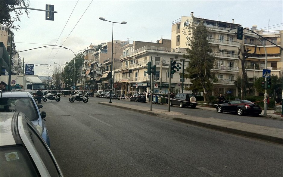 Τηλεφώνημα για τοποθέτηση προκήρυξης έξω από τη Ναυτεμπορική. 