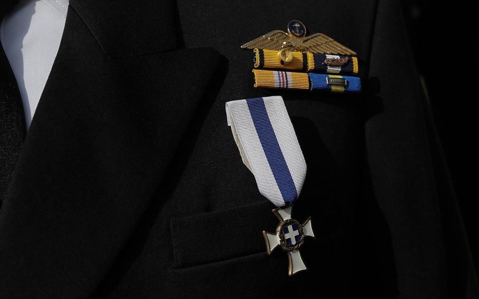 Παρασημοφορήθηκαν οι διασώστες που επιχείρησαν στο Norman Atlantic . Το μετάλλιο Εξόχου Πράξεως απονεμήθηκε σήμερα από τον υπουργό Ναυτιλίας Μιλτιάδη Βαρβιτσιώτη και τον υπουργό Άμυνας Νίκο Δένδια στα 42 μέλη των πληρωμάτων των ελικοπτέρων του Πολεμικού Ναυτικού, της Πολεμικής Αεροπορίας και του Λιμενικού Σώματος που συμμετείχαν στην επιχείρηση διάσωσης στο Norman Atlantic.
