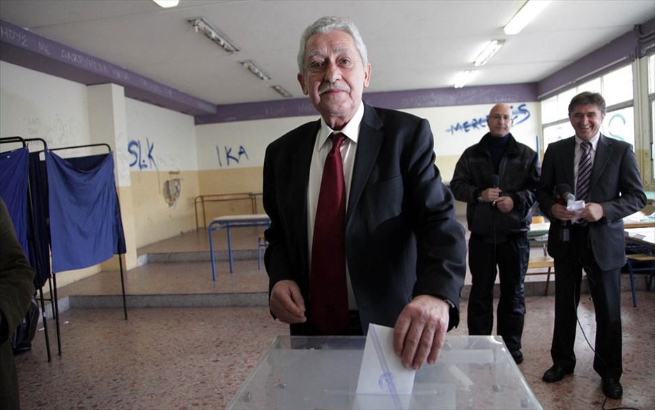 Βουλευτικές εκλογές 2015 - Εκλογικό κέντρο - Κουβέλης. Ο πρόεδρος της Δημοκρατικής Αριστεράς Φώτης Κουβέλης ψηφίζει σε εκλογικό τμήμα του Περιστερίου.