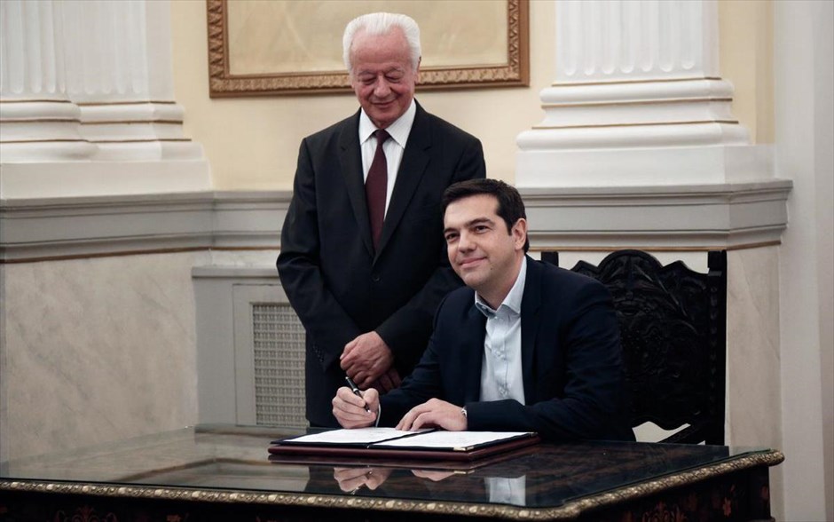 Αλέξης Τσίπρας - Ορκωμοσία. Με πολιτικό όρκο ορκίστηκε πρωθυπουργός ο πρόεδρος του ΣΥΡΙΖΑ Αλέξης Τσίπρας.