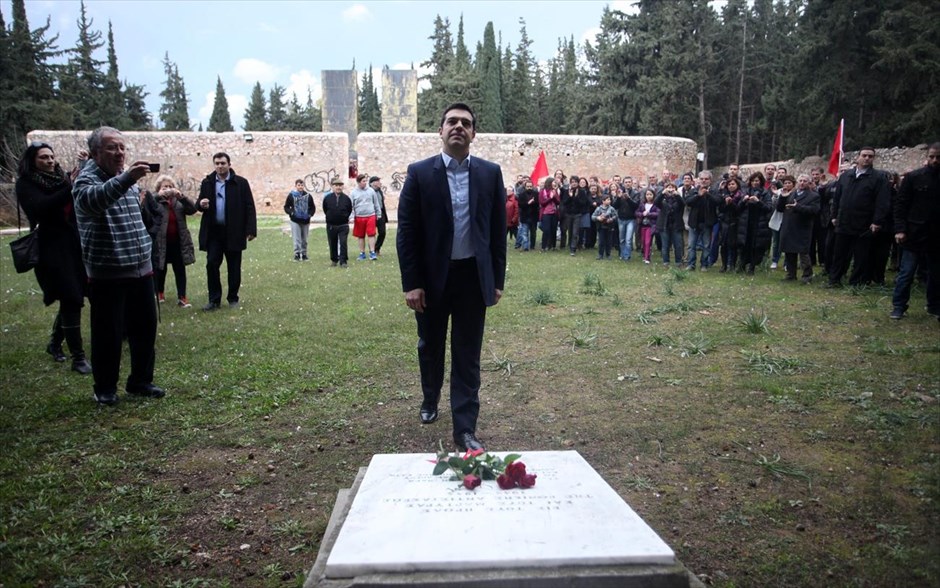 Τσίπρας - Καισαριανή. Ο πρεωθυπουργός Αλέξης Τσίπρας στο μνημείο πεσόντων στην Καισαριανή όπου κατέθεσε ανθοδέσμη για να τιμήσει τους εκεί εκτελεσθέντες, την Δευτέρα 26 Ιανουαρίου 2015.