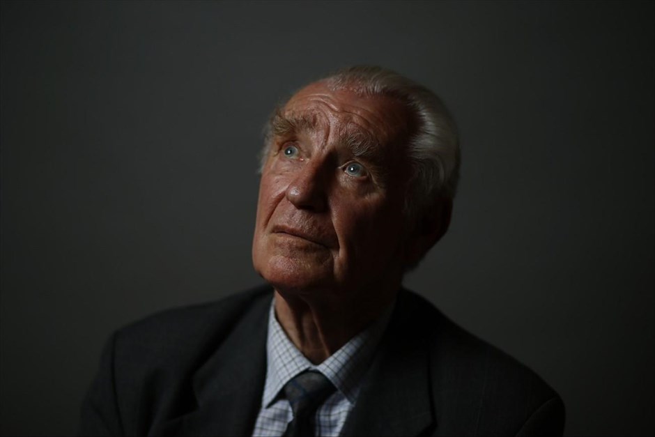 Οι επιζώντες του Άουσβιτς . Ο 83χρονος Jerzy Ulatowski, ο οποίος είχε τον αριθμό 192823 στο Άουσβιτς ήταν 13 ετών όταν οδηγήθηκε στο στρατόπεδο συγκέντρωσης. Κατάφερε να δραπετεύσει με την οικογένειά του, εκμεταλλευόμενος διακοπή ρεύματος στο ηλεκτροφόρο συρματόπλεγμα γύρω από το στρατόπεδο.&nbsp;