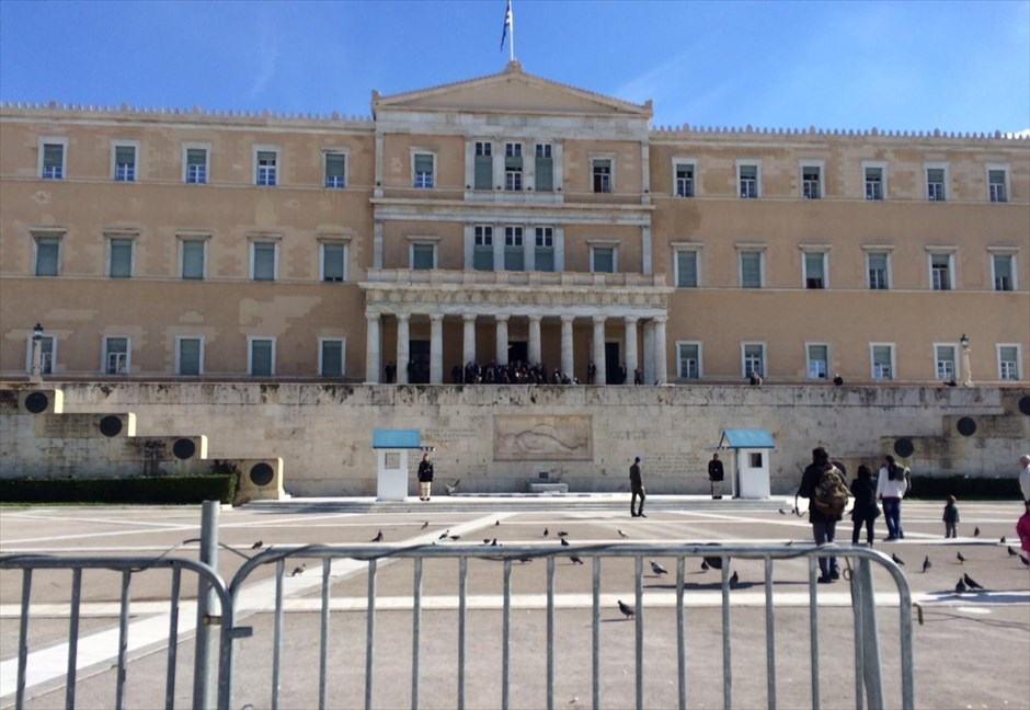 Πλατεία Συντάγματος - Κάγκελα - Σύνταγμα. 