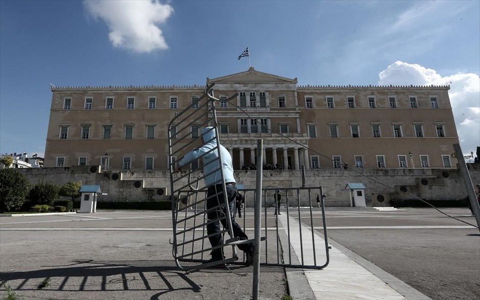 Πλατεία Συντάγματος - Κάγκελα - Σύνταγμα. 