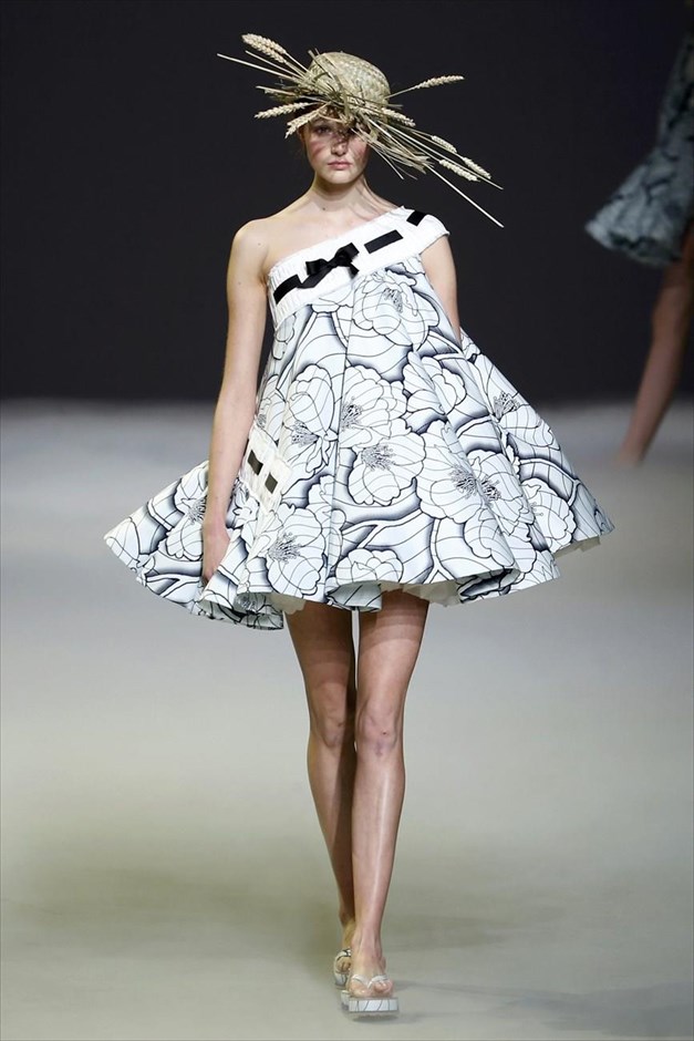 Παρίσι - Εβδομάδα Μόδας. Viktor Horsting and Rolf Snoeren / Haute Couture Spring Summer 2015.