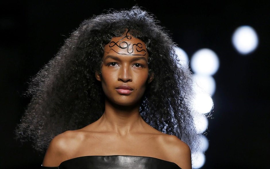 Παρίσι - Εβδομάδα Μόδας. Jean Paul Gaultier / Haute Couture Spring Summer 2015.