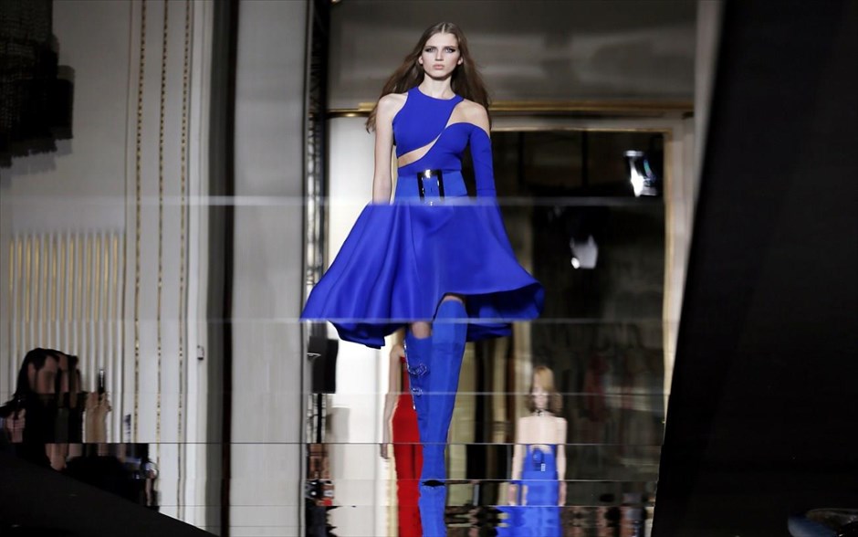 Παρίσι - Εβδομάδα Μόδας. Donatella Versace / Haute Couture Spring Summer 2015.