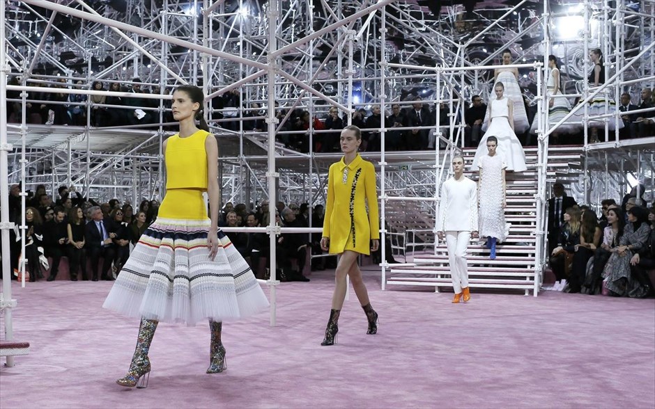 Παρίσι - Εβδομάδα Μόδας. Raf Simons / Haute Couture Spring Summer 2015.
