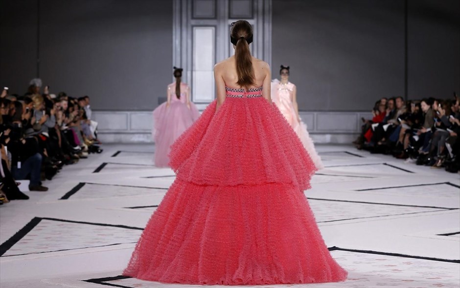 Παρίσι - Εβδομάδα Μόδας. Giambattista Valli / Haute Couture Spring Summer 2015.