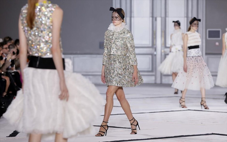 Παρίσι - Εβδομάδα Μόδας. Giambattista Valli / Haute Couture Spring Summer 2015.