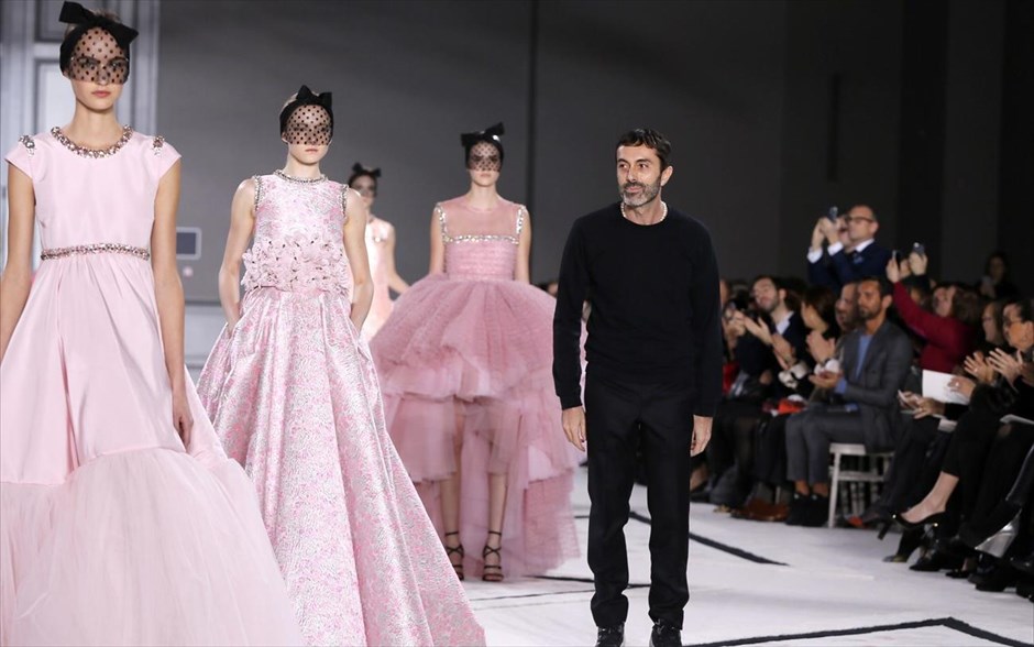 Παρίσι - Εβδομάδα Μόδας. Giambattista Valli / Haute Couture Spring Summer 2015.