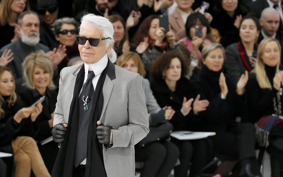Παρίσι - Εβδομάδα Μόδας. Ο σχεδιαστής&nbsp; Karl Lagerfeld του Οίκου Chanel.