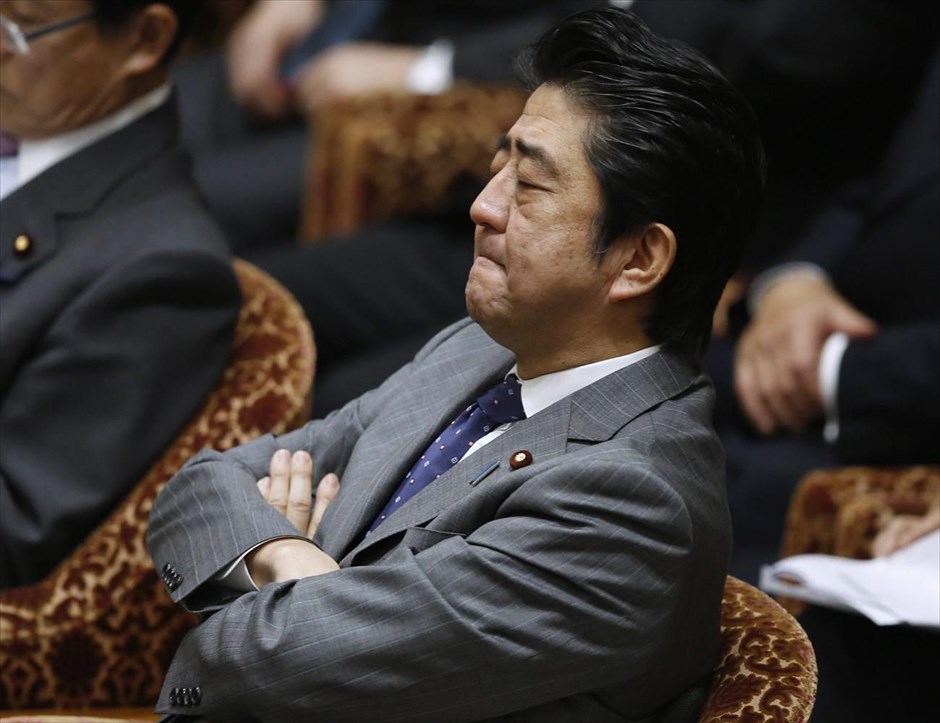 Έκκληση Άμπε για την απελευθέρωση του Ιάπωνα ομήρου. Ο πρωθυπουργός της Ιαπωνίας, Σίνζο Αμπε τόνισε, κατά τη συνεδρίαση του Κοινοβουλίου της χώρας, ότι η Ιαπωνία βρίσκεται σε στενή συνεργασία με την κυβέρνηση της Ιορδανίας σε μία προσπάθεια να συγκεντρωθούν πληροφορίες για την απελευθέρωση του Κέντζι Γκότο, του Ιάπωνα δημοσιογράφου που κρατείται όμηρος από το Ισλαμικό Κράτος.