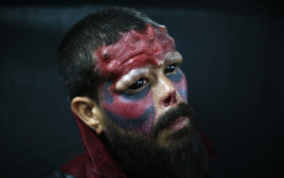 Τατουάζ - Βενεζουέλα. Ο Henry Rodriguez, καλλιτέχνης του body modification, γνωστός και σαν «Το κόκκινο κρανίο».