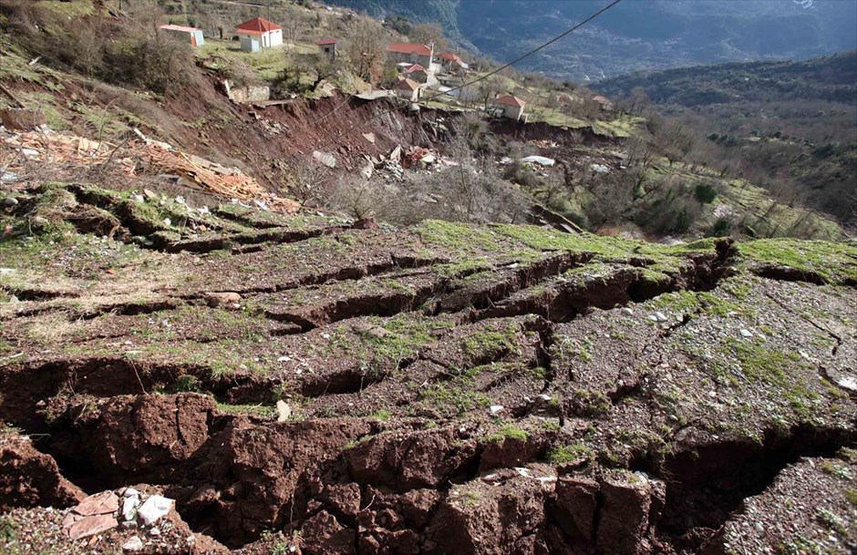 Τις πληγές που άφησαν πίσω τους οι κατολισθήσεις μετρά η κοινότητα Κλεπά   . 