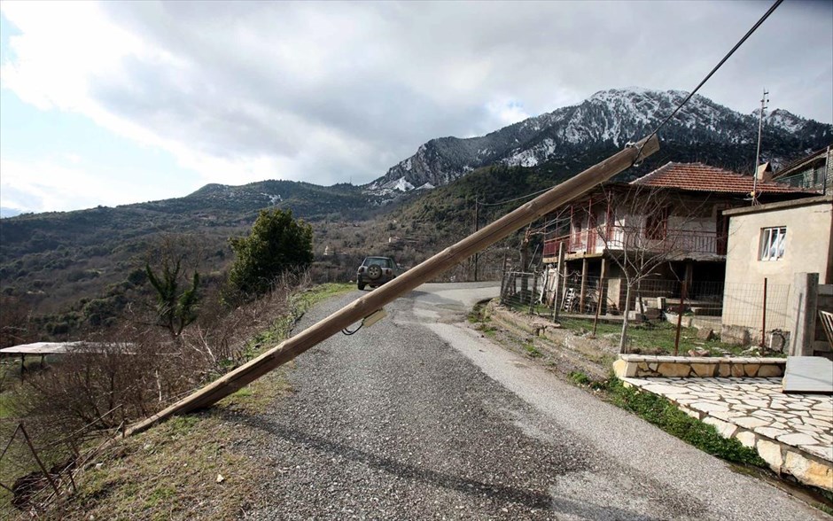 Τις πληγές που άφησαν πίσω τους οι κατολισθήσεις μετρά η κοινότητα Κλεπά   . 