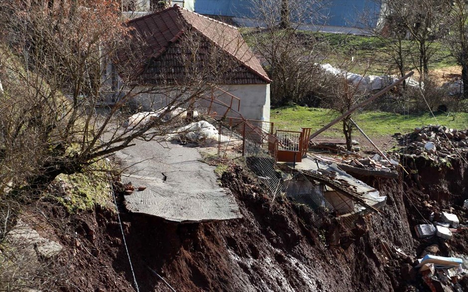 Τις πληγές που άφησαν πίσω τους οι κατολισθήσεις μετρά η κοινότητα Κλεπά   . 
