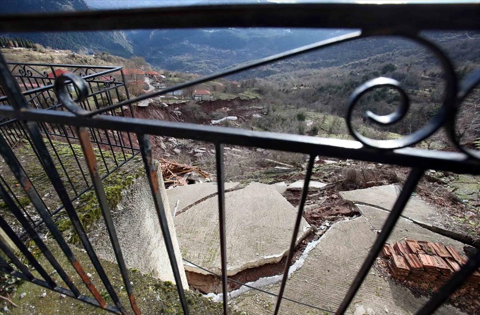 Τις πληγές που άφησαν πίσω τους οι κατολισθήσεις μετρά η κοινότητα Κλεπά   . 