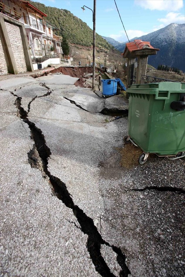 Τις πληγές που άφησαν πίσω τους οι κατολισθήσεις μετρά η κοινότητα Κλεπά   . 
