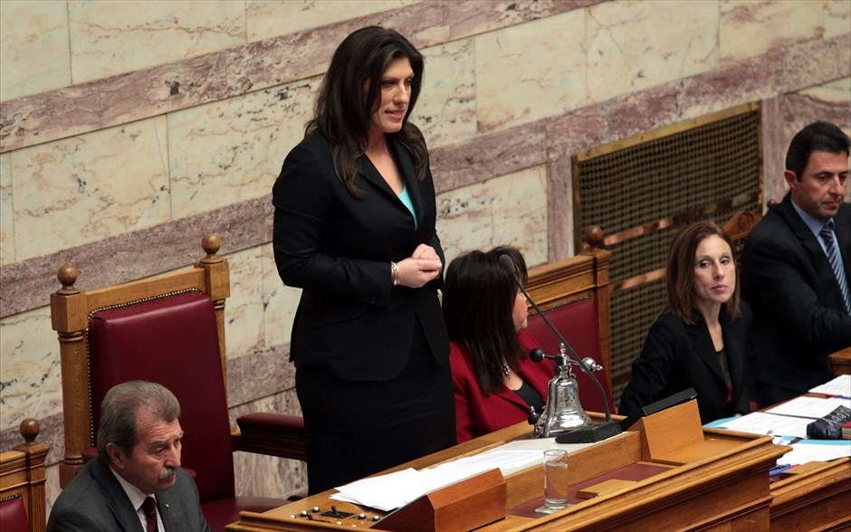 Πρόεδρος της Βουλής αναδείχθηκε η Ζωή Κωνσταντοπούλου. Πρόεδρος της Βουλής με ρεκόρ ψήφων αναδείχθηκε η Ζωή Κωνσταντοπούλου μετά την ψηφοφορία που διεξήχθη στη Βουλή. Την κ. Κωνσταντοπούλου ψήφισαν ΣΥΡΙΖΑ, Ν.Δ., Ποτάμι, Ανεξάρτητοι Έλληνες και ΠΑΣΟΚ. Ειδικότερα η κ. Κωνσταντοπούλου συγκέντρωσε 235 ψήφους επί 298 βουλευτών, ενώ στην κάλπη βρέθηκαν ακόμη 61 λευκά και δύο άκυρα ψηφοδέλτια.