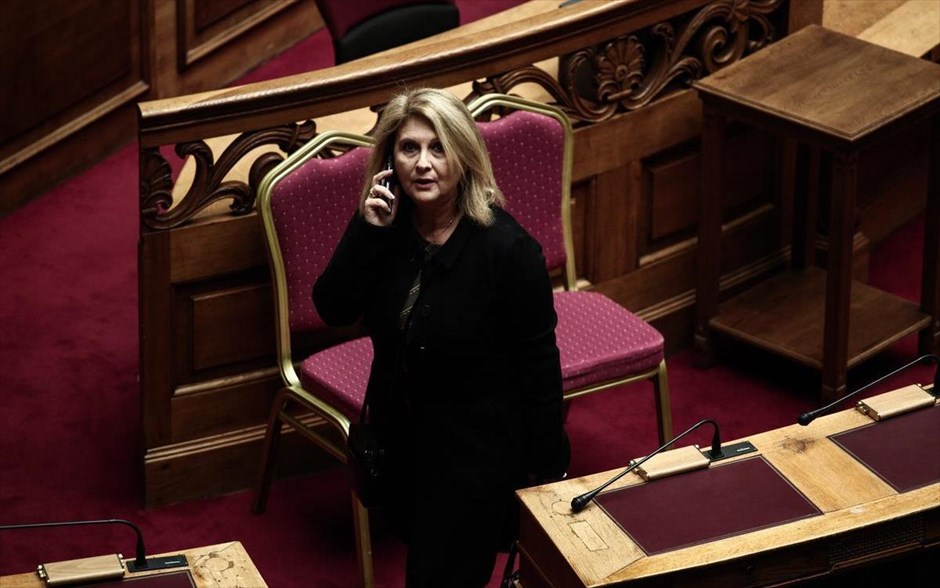 Βουλή - προγραμματικές δηλώσεις - Σοφία Βούλτεψη. Η βουλευτής της Νέας Δημοκρατίας Σοφία Βούλτεψη στη Βουλή, λίγο πριν την έναρξη της&nbsp;ανάγνωσης των προγραμματικών δηλώσεων της νέας κυβέρνησης.