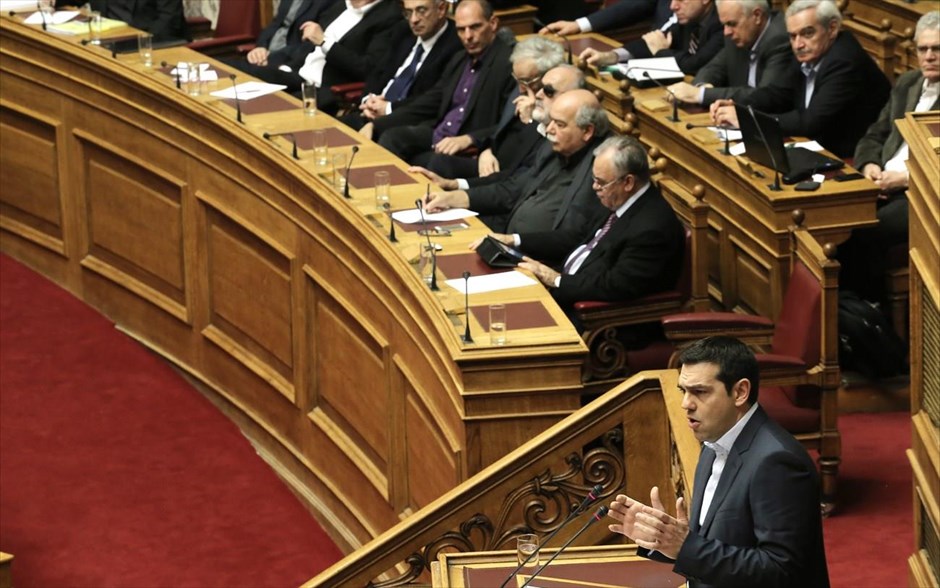 Βουλή - προγραμματικές δηλώσεις - Τσίπρας. Ξεκαθαρίζοντας την ελληνική θέση, ο Πρωθυπουργός τόνισε ότι «η Ελλάδα θέλει να εξυπηρετήσει το χρέος της. Αν το ίδιο επιθυμούν και οι εταίροι, καλούνται να προσέλθουν στο τραπέζι των διαπραγματεύσεων».&nbsp;