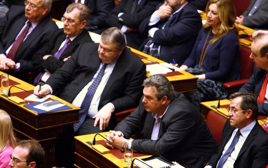 Βουλή - προγραμματικές δηλώσεις . Πάνος Καμμένος και Ευάγγελος Βενιζέλος παρακολουθούν την ομιλία του Πρωθυπουργού.