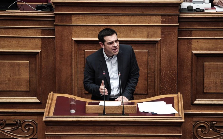 Βουλή - προγραμματικές δηλώσεις - Τσίπρας. «Είμαστε κάθε λέξη από το Σύνταγμα της χώρας. Σε αυτό ορκιστήκαμε, αυτό θα υπηρετήσουμε» είπε συγκινημένος ο Αλέξης Τσίπρας, κλείνοντας την ομιλία του.