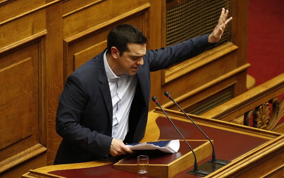 Αλ. Τσίπρας: «Εφαρμογή στο ακέραιο» των προεκλογικών δεσμεύσεων. «Διαβεβαιώνω τους Έλληνες βουλευτές και τους πολίτες ότι η αμετάκλητη απόφαση της κυβέρνησης είναι να τιμήσει και να εφαρμόσει στο σύνολό τους τις προγραμματικές μας δεσμεύσεις, με πλήρη σεβασμό στη λαϊκή βούληση, όπως αυτή εκφράσθηκε στις εκλογές», είπε ο πρωθυπουργός Αλ. Τσίπρας κατά την ανάγνωση των προγραμματικών δηλώσεων της κυβέρνησης στη Βουλή, προσθέτοντας ότι «η δέσμευση αυτή αποτελεί τον αδιαπραγμάτευτο πυρήνα της πολιτικής μας. «Είναι θέμα τιμής, αξιοπιστίας και σεβασμού της δημοκρατίας», ανέφερε σημειώνοντας ότι «έχω πλήρη συναίσθηση των δυσκολιών και της ευθύνης».