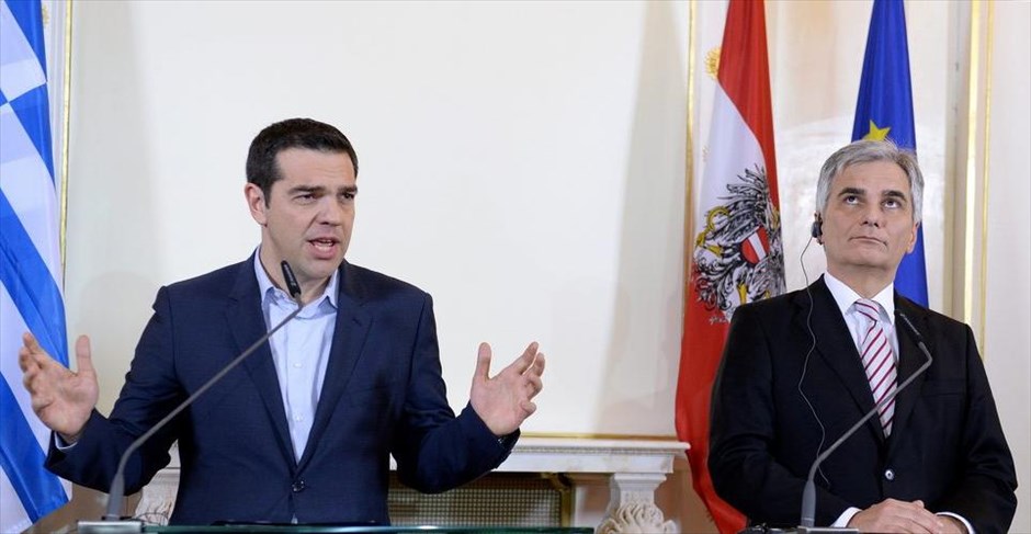 Κοινές δηλώσεις Αλέξη Τσίπρα - Βέρνερ Φάιμαν. Ο πρωθυπουργός Αλέξης Τσίπρας πραγματοποιεί δηλώσεις μετά τη συνάντηση που είχε με τον Αυστριακό καγκελάριο Βέρνερ Φάιμαν στη Βιέννη.