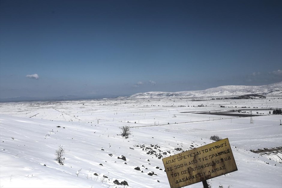 Στα λευκά η Ελλάδα . Στιγμιότυπο από τη χιονισμένη Φθιώτιδα.Τοπικές χιονοπτώσεις στα ανατολικά και νότια, χαμηλές θερμοκρασίες και παγετός κατά τόπους ισχυρός στις ηπειρωτικές περιοχές είναι τα κύρια χαρακτηριστικά του καιρού σήμερα.